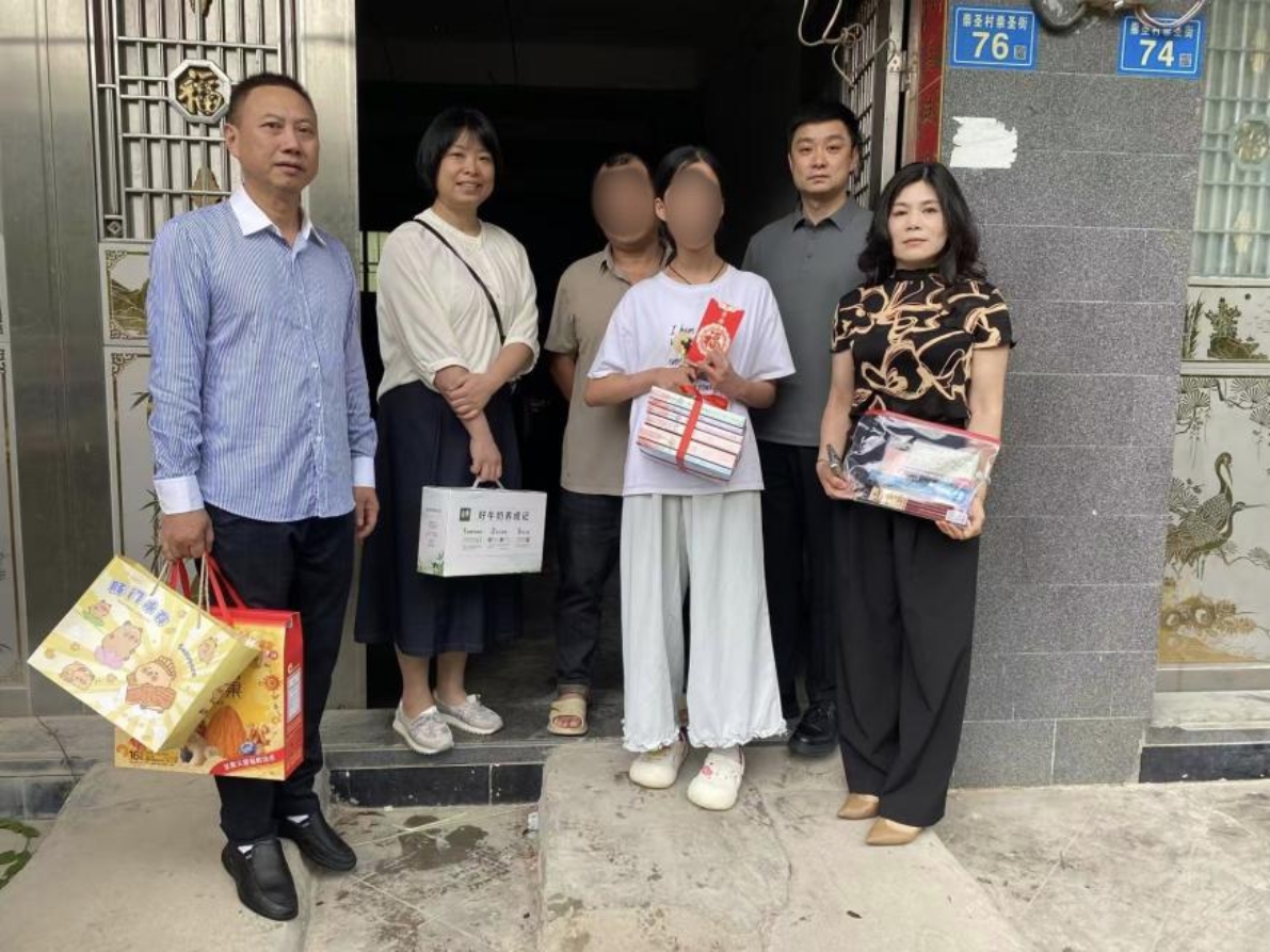 莆田分公司赴共建村开展“守护童真 让爱发光”留守困境儿童慰问活动.jpg