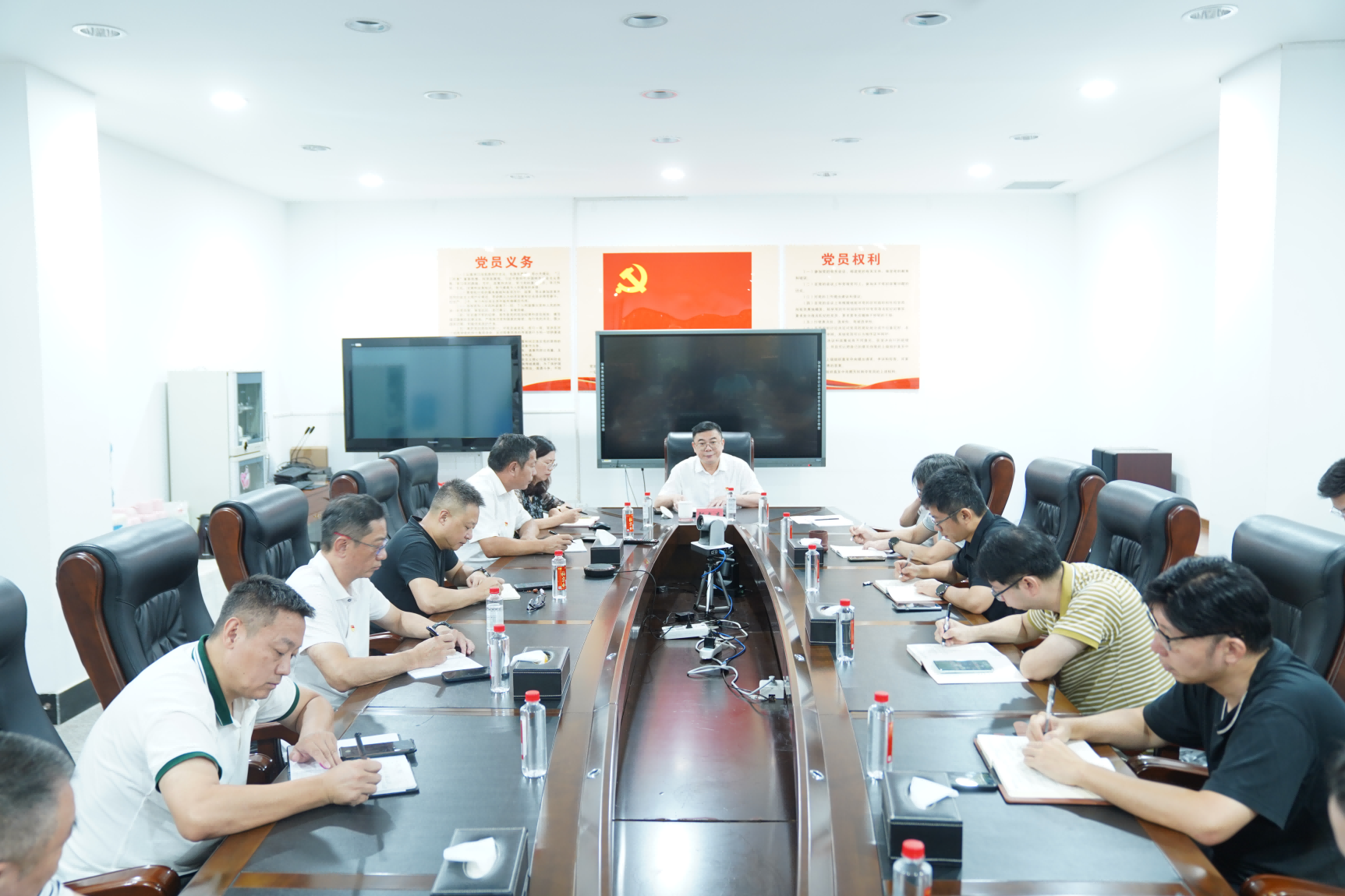 1760171576600031309.png 党委委员邹文杰讲授专题党课推动作风建设走深走实(1).png