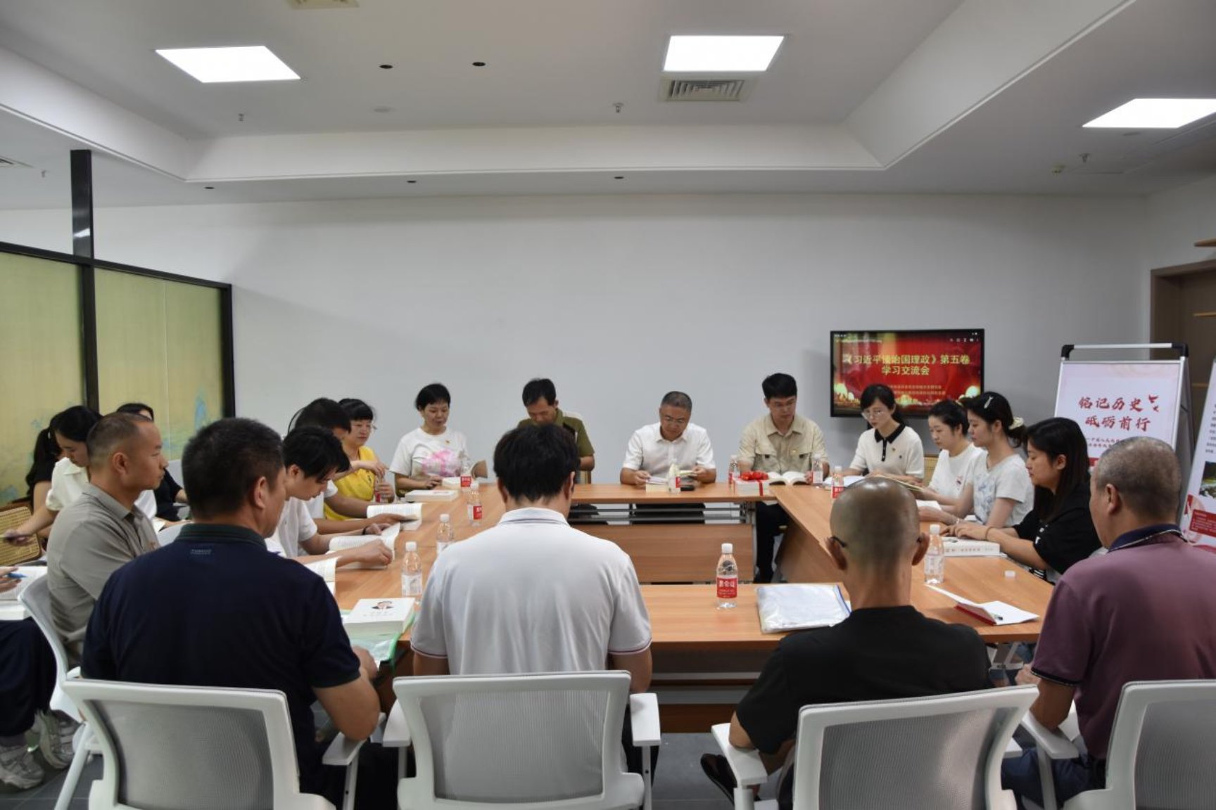 1760174041895057310.jpg 福建新华发行集团安溪分公司党支部1.jpg